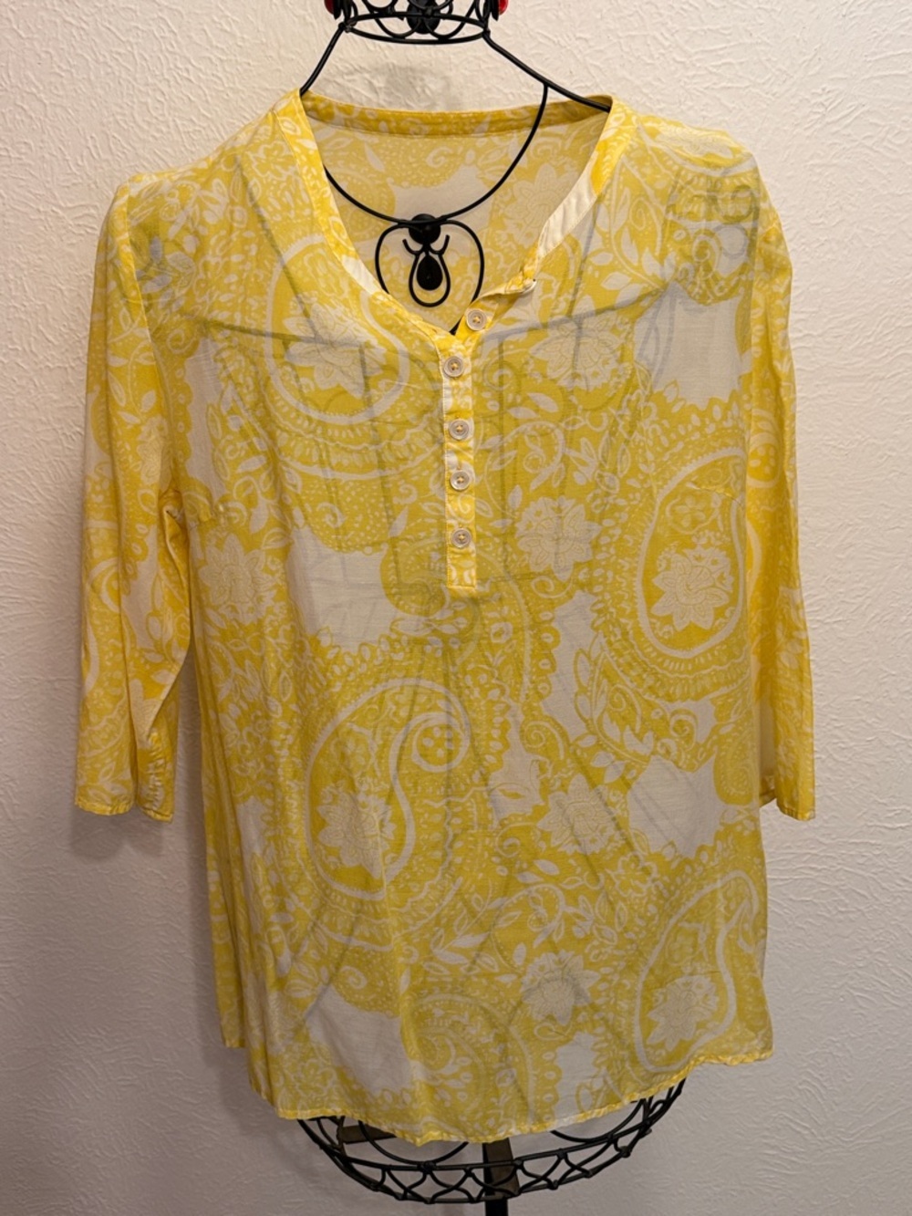 🐣🐣🐣BOGOHO🐣🐣🐣Women’s Yellow Paisley Henley Top
